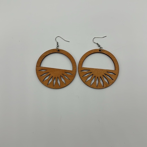 Wood boho earrings NWT - Picture 2 of 3